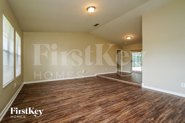 Foto del edificio - 302 Edward Ave