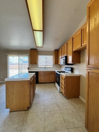 Foto del edificio - Nice Home in convenient location near ever...