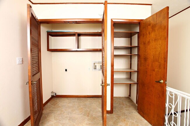 Foto del edificio - 437 Hillcrest Ct N