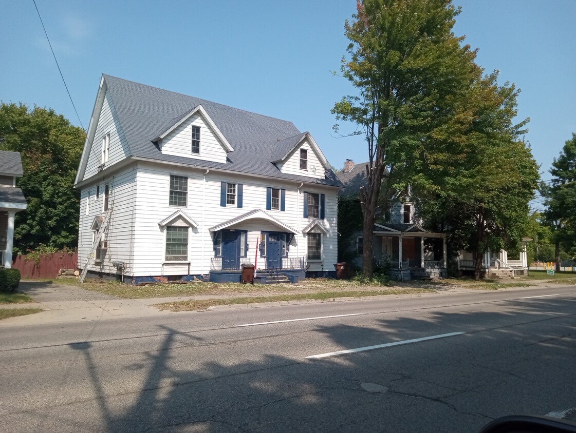 Building Photo - 316 W Saginaw St