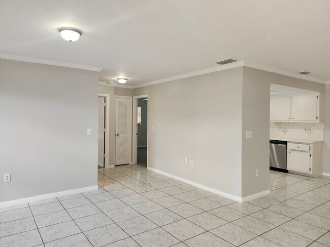 Foto del edificio - Single Family 3 bedroom 2 bath Must See