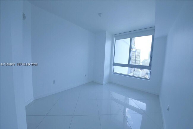 Foto del edificio - 350 S Miami Ave