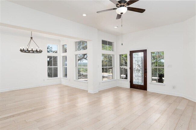 Foto del edificio - 54 Saddle Rock Ridge St