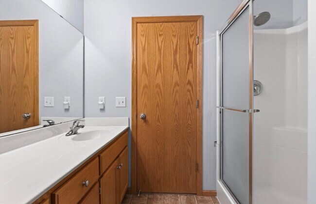 Foto del edificio - 7823 W 145th St