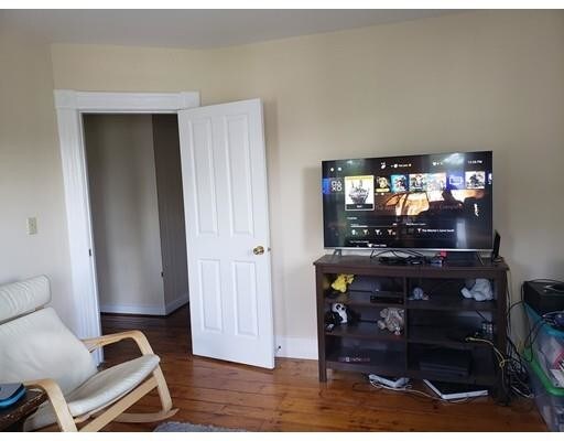 Building Photo - 56 Pleasant St