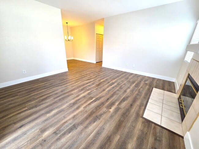 Foto del edificio - Newely Renovated Condo on the 2nd Floor in Gated Community