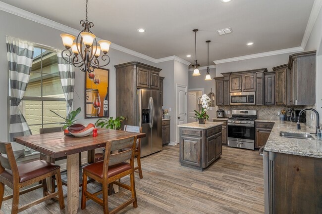 Building Photo - Beautiful Home in Desirable Dogwood South