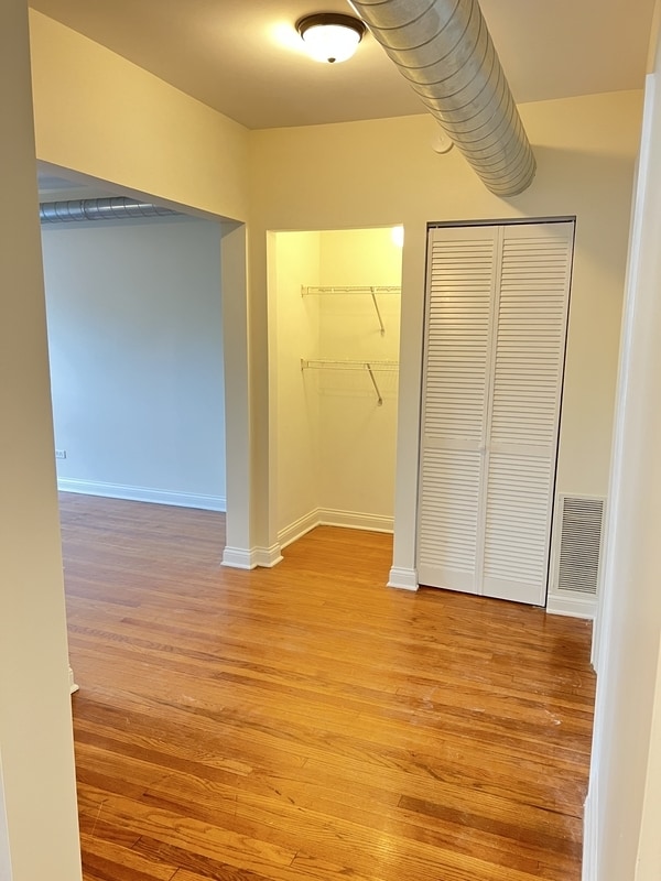 Building Photo - 653 E 90th Pl