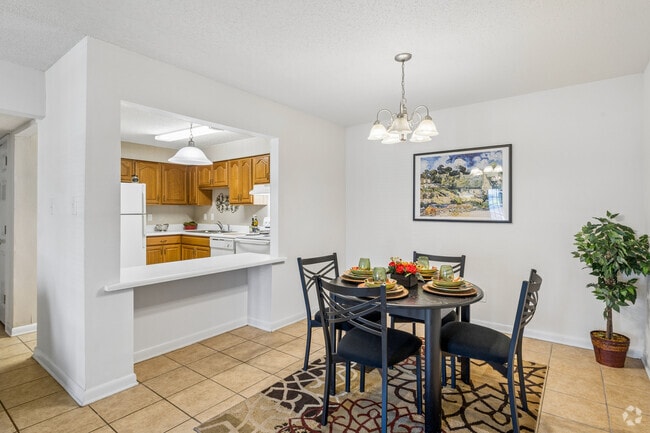 2BR, 1BA - 972SF - Dining Room - Crossings at Pinebrook