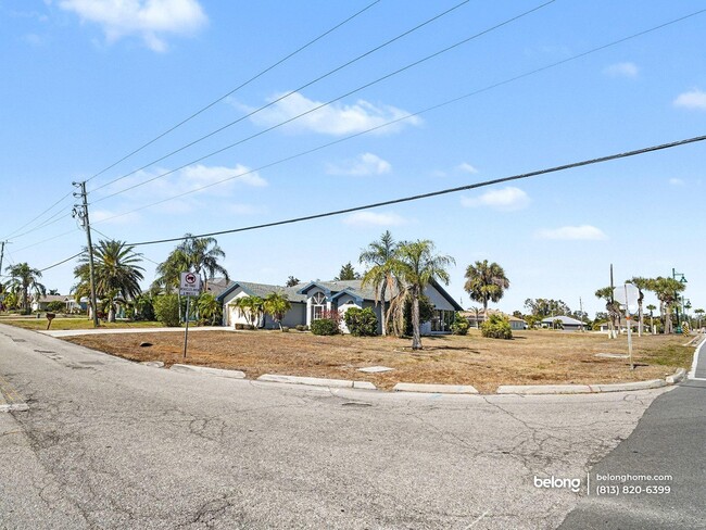 Building Photo - 527 Rotonda Cir