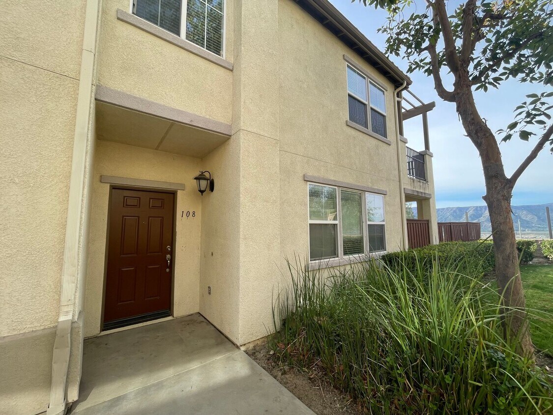 Foto principal - Three Bedroom Two Bathroom Condo in Lake E...