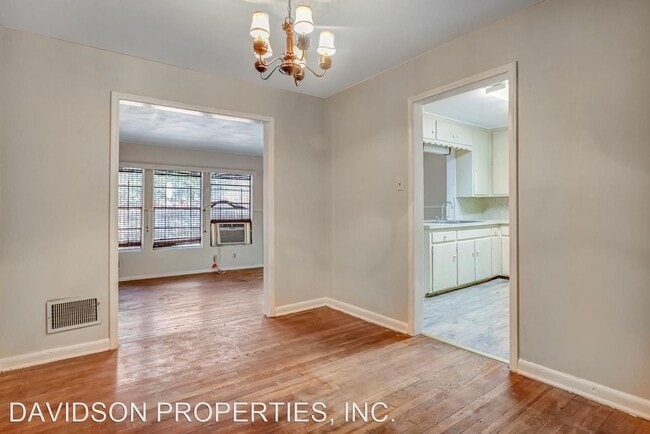 Building Photo - 3 br, 1 bath House - 303 Sumner