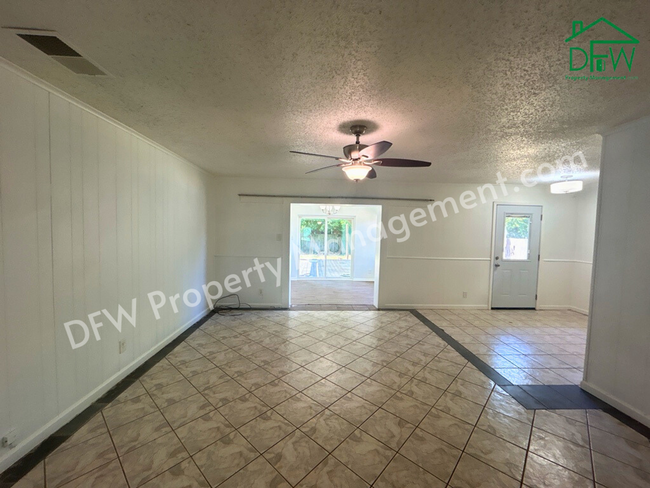 Foto del edificio - 3-Bed/2-Bath Home For Lease in Euless with...