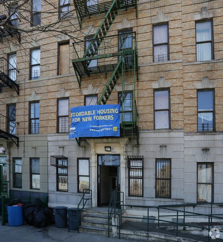 Building Photo - 868 Macon St