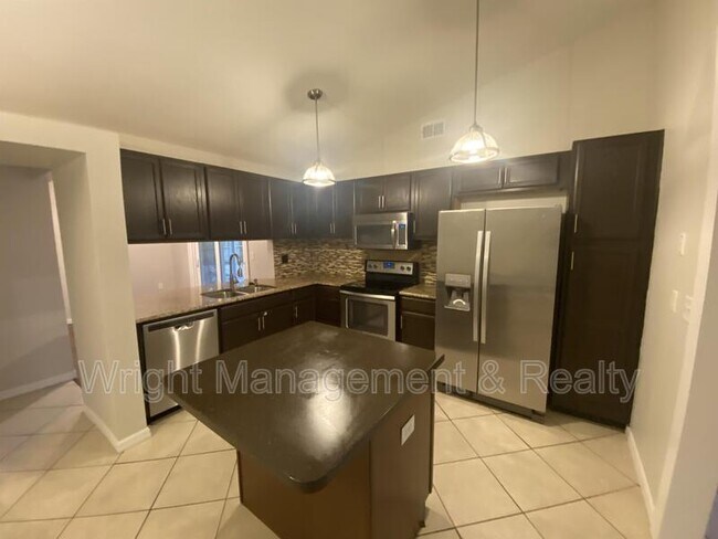 Building Photo - 3217 Chalon St