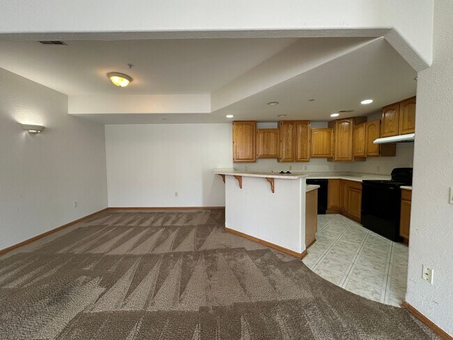 Foto del edificio - Spacious Townhouse Style Condo in Brookfield!