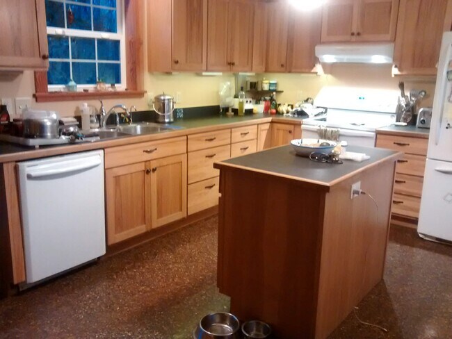 Foto del edificio - 819 Donovan Ave