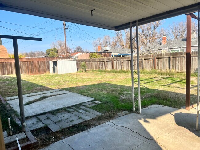 Building Photo - 1541 Circle Ln
