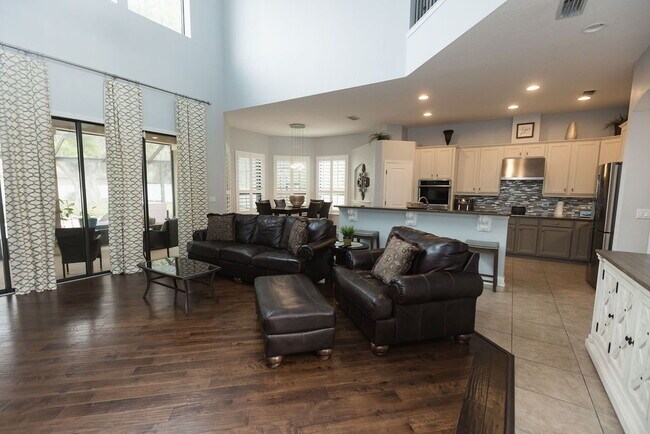 Foto del edificio - We call it a Mini Mansion, you can call it...