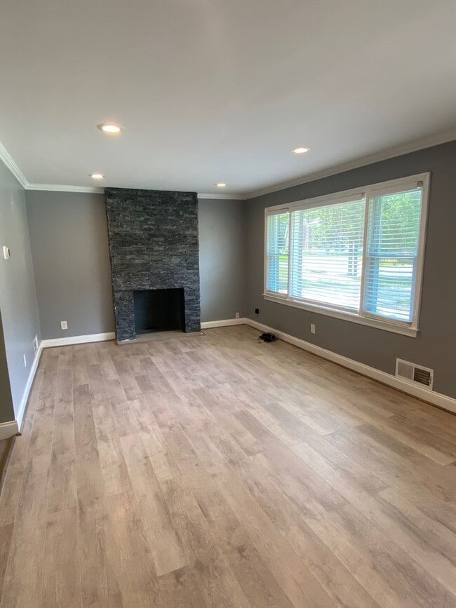 Building Photo - Charming Ranch-Style Home with Finished Ba...