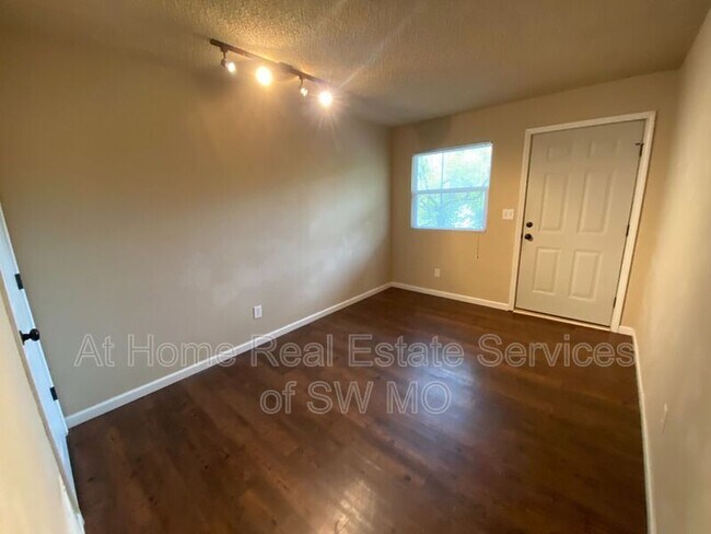 Foto del edificio - 1400 S Campbell Ave