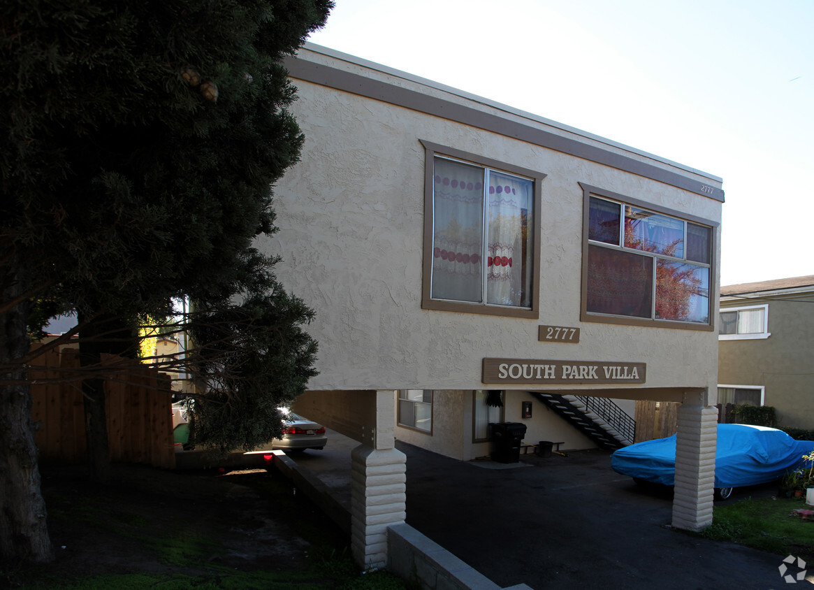 Building Photo - South Park Villa