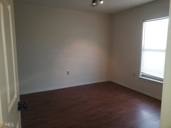 Building Photo - 230 Lanier Dr