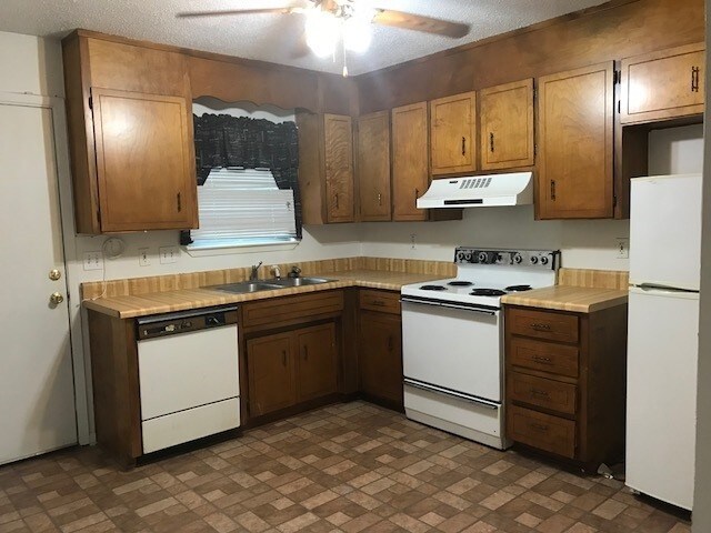 Building Photo - 2/1 Apartment in Central Pensacola