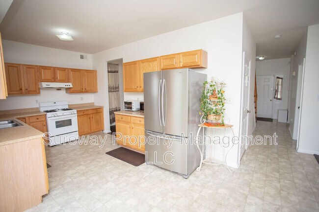 Building Photo - 1031 Riverton St
