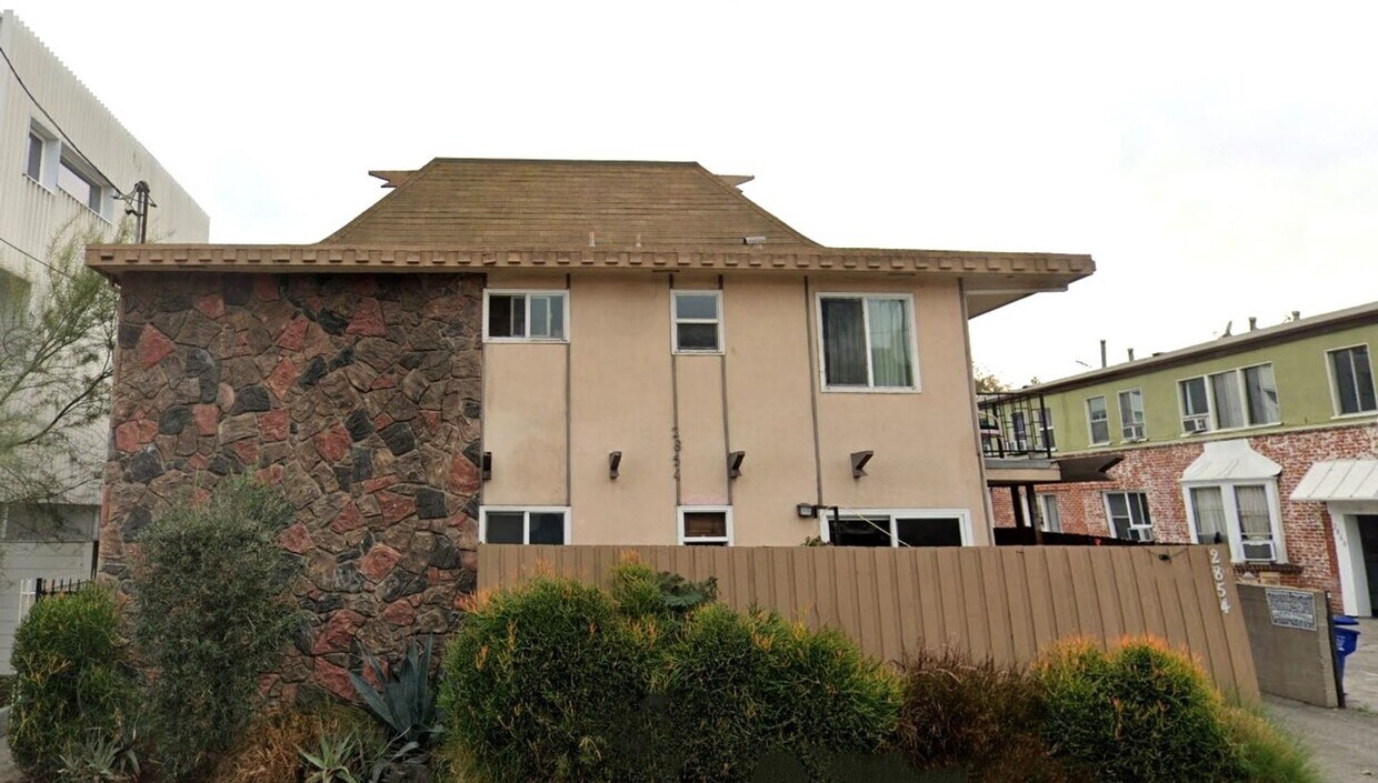 Rowena Apartments in Los Angeles, CA