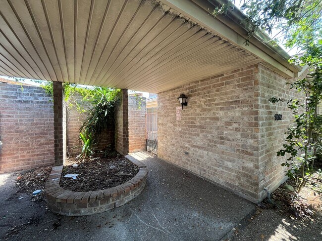 Foto del edificio - SPACIOUS SOUTHSIDE DUPLEX!