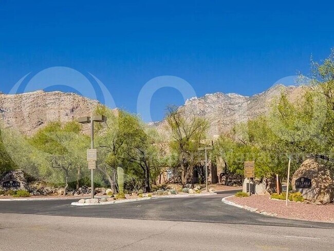 Foto del edificio - 6655 N Canyon Crest Dr
