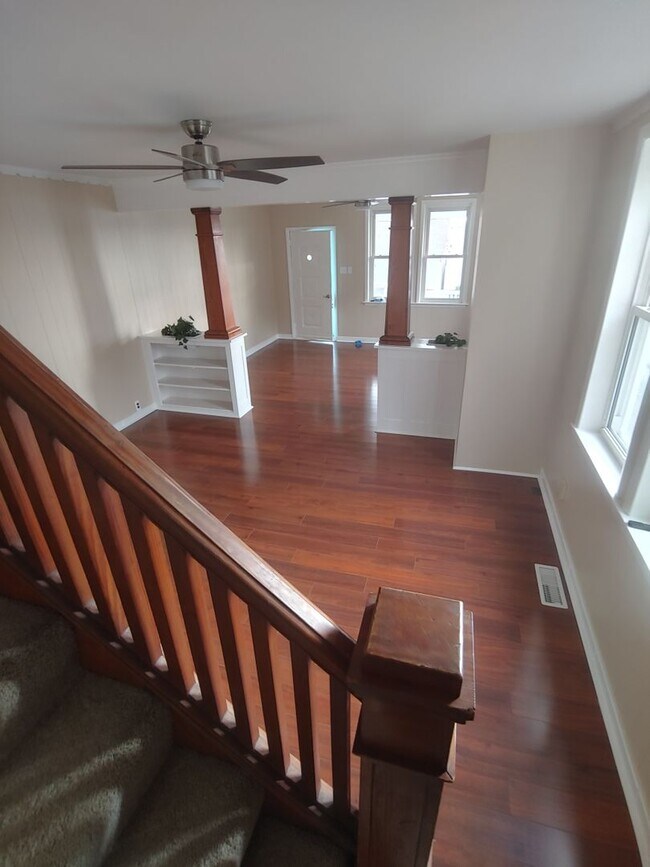 Foto del edificio - Semi-Attached Home Located Across from Red Lion High School