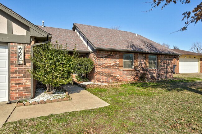 Foto del edificio - Spacious 3BD/2BTH Home near Lake Hefner mi...