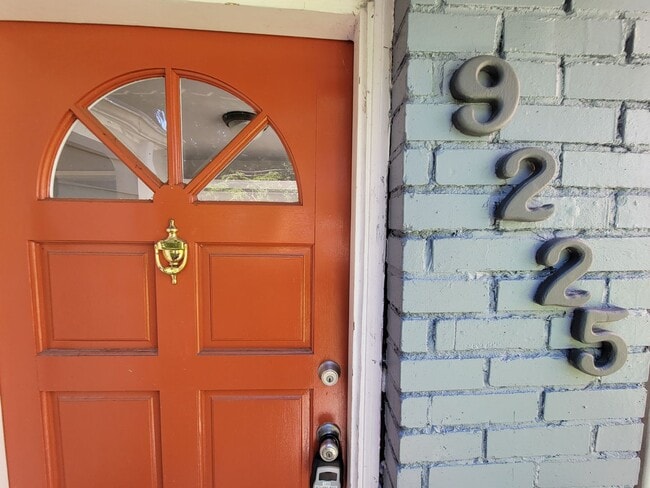 Gorgeous Oasis in Licton Springs Available... - Gorgeous Oasis in Licton Springs Available... House