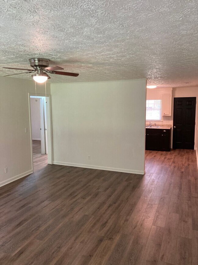 Foto del edificio - 3473/3475 Wax Rd.