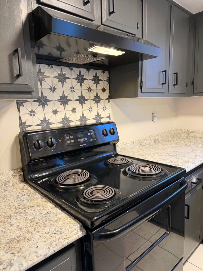 Building Photo - 1013 Dickerson Dr SE