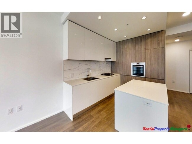 Building Photo - 4650 Brentwood Blvd