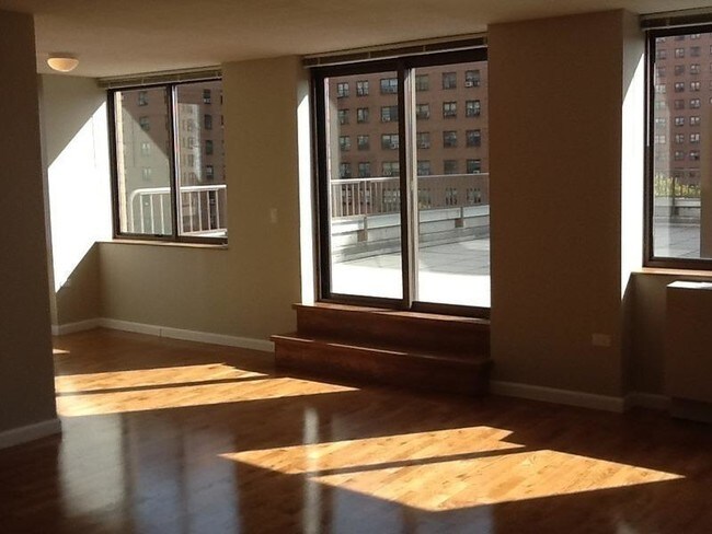 Building Photo - 153 W 87th St