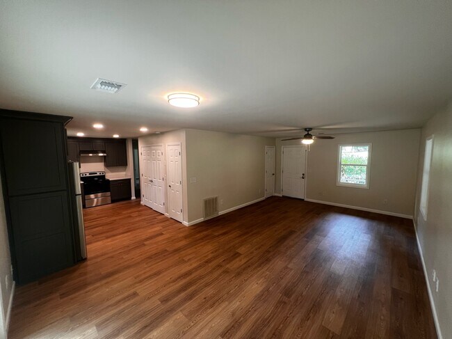 Foto del edificio - 3025 Barrett Ct