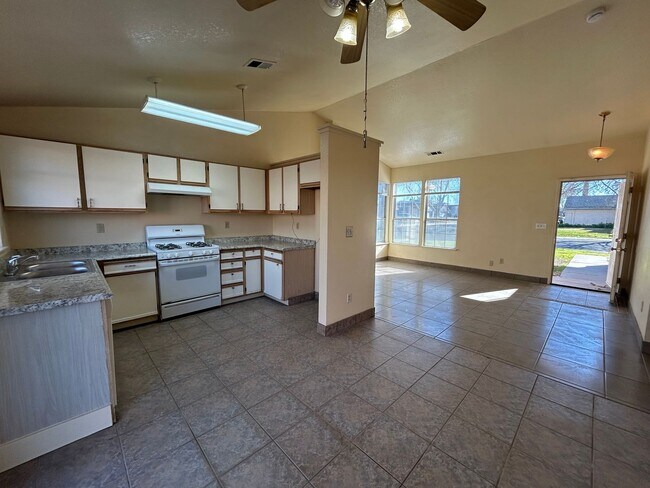 Building Photo - 1101 Vintner Ln