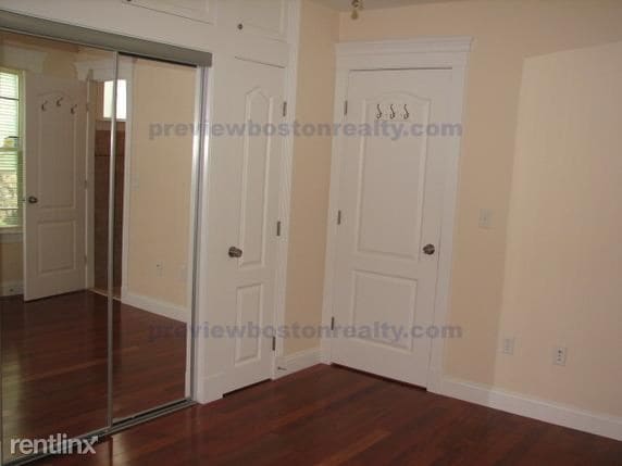 Building Photo - 5 Delaware Pl