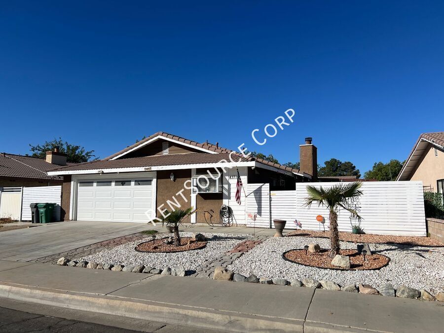 Primary Photo - 3 Bedroom Single Story Home For Rent in La...