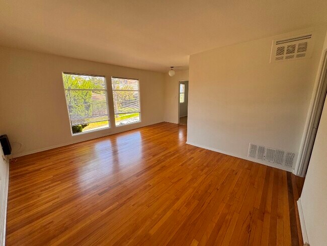 Foto del edificio - 620 Longfellow Ave