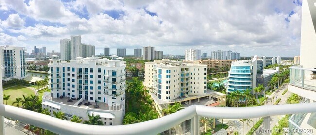Foto del edificio - 3131 NE 188th St