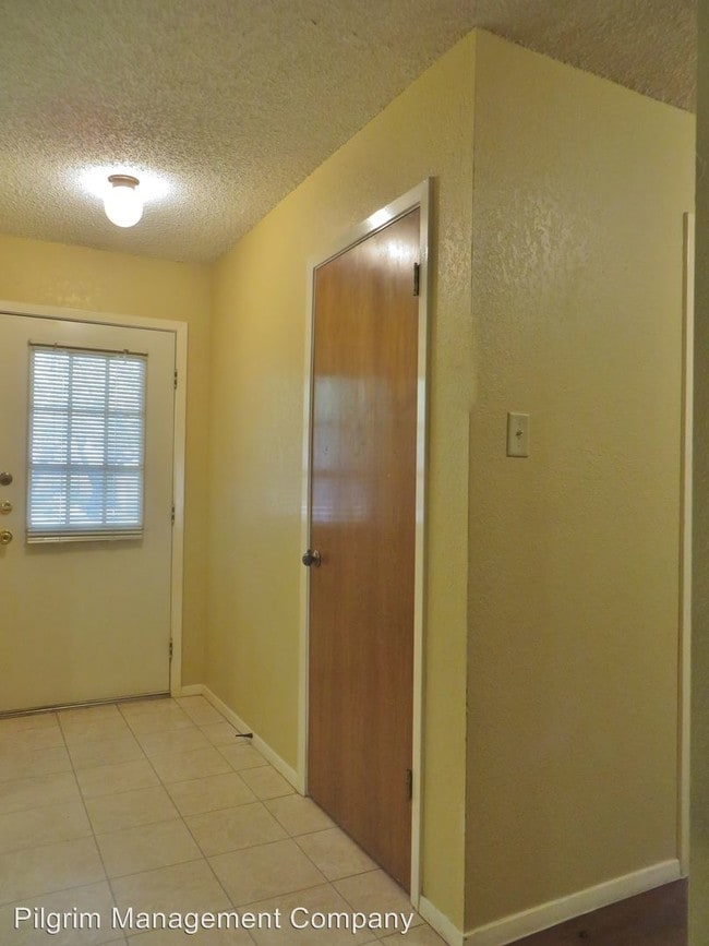 Building Photo - 3 br, 2 bath House - 405 Lakeway Drive