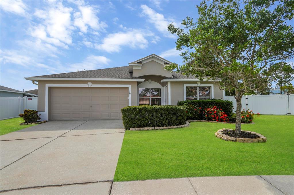 Primary Photo - 1304 Cedar Rock Pl