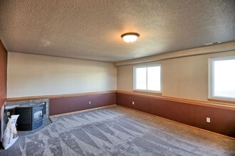Building Photo - 421 Willow Ave