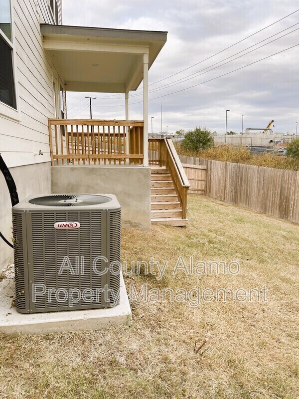 Building Photo - 561 Autumn Blaze