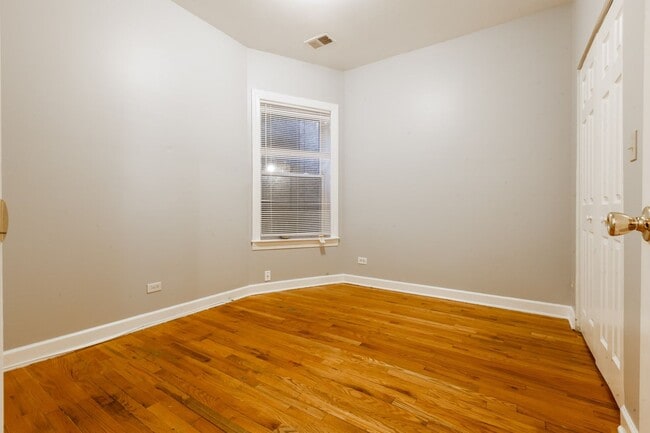 Building Photo - Spacious 2-Bed/2-Bath Condo with Private P...